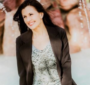 Marcy Requist - Evening of Comfort at Fountain Square Park